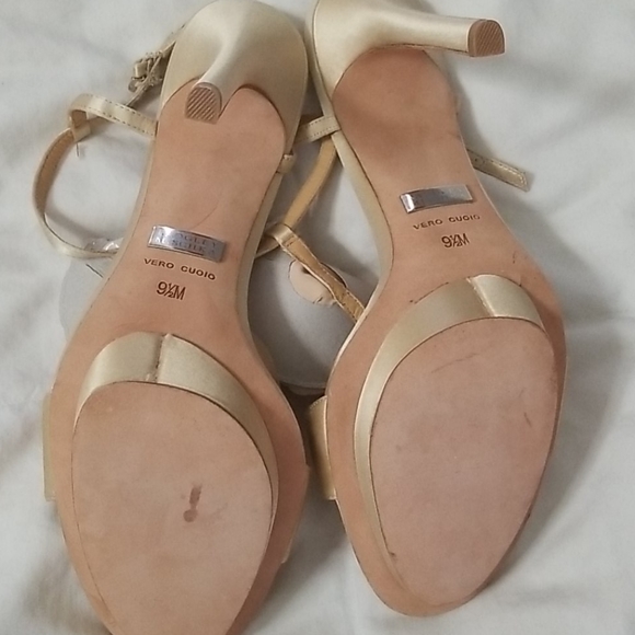 Badgley Mischka approximately 4.5" in. heels. - Picture 7 of 8